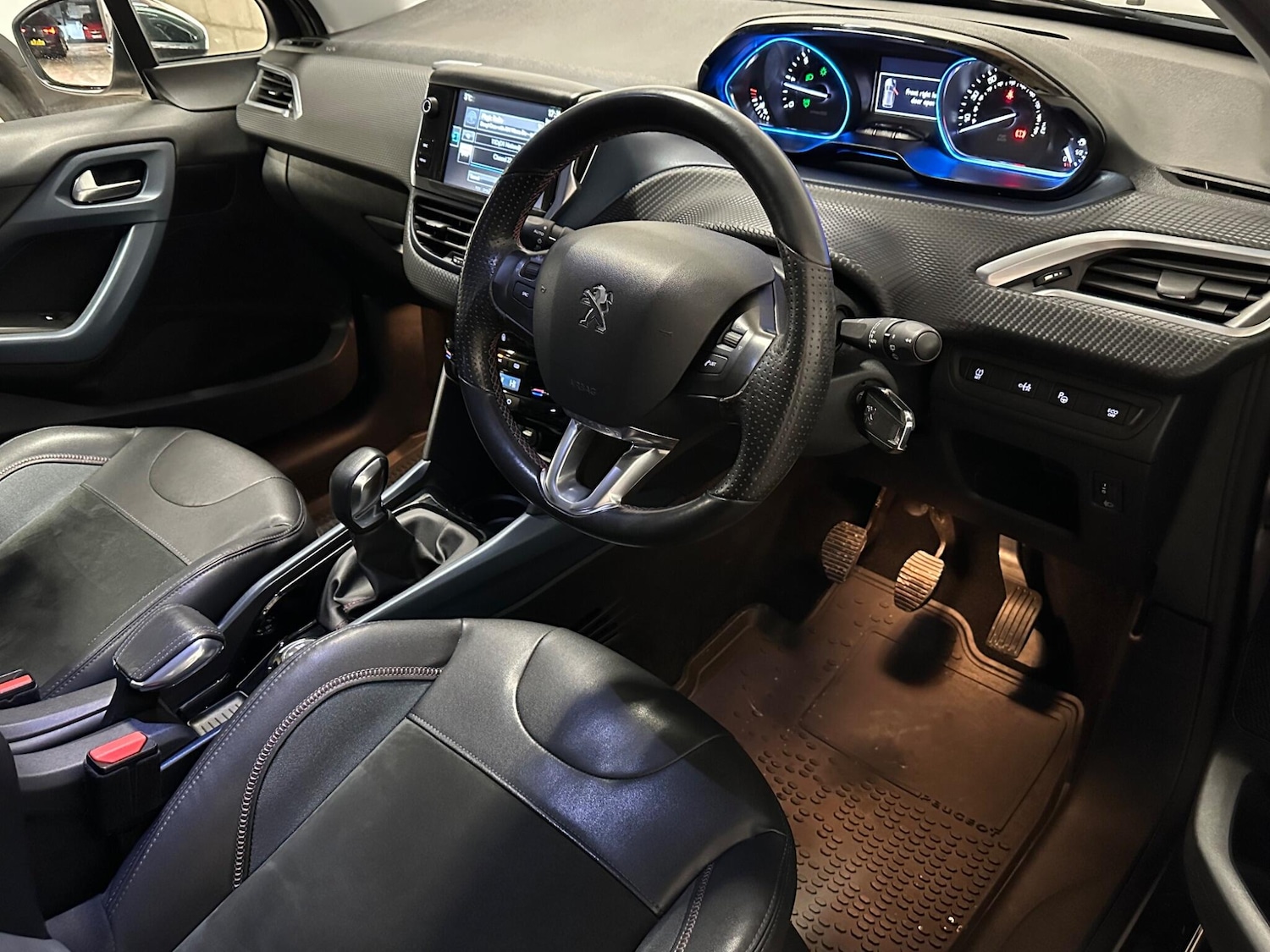 Used Peugeot 2008 2015 for sale - 77457959: Photo 4