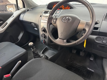 Used Toyota Yaris 2010 for sale - 79522638: Photo