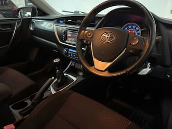 Used Toyota Auris 2013 for sale - 79876102: Photo