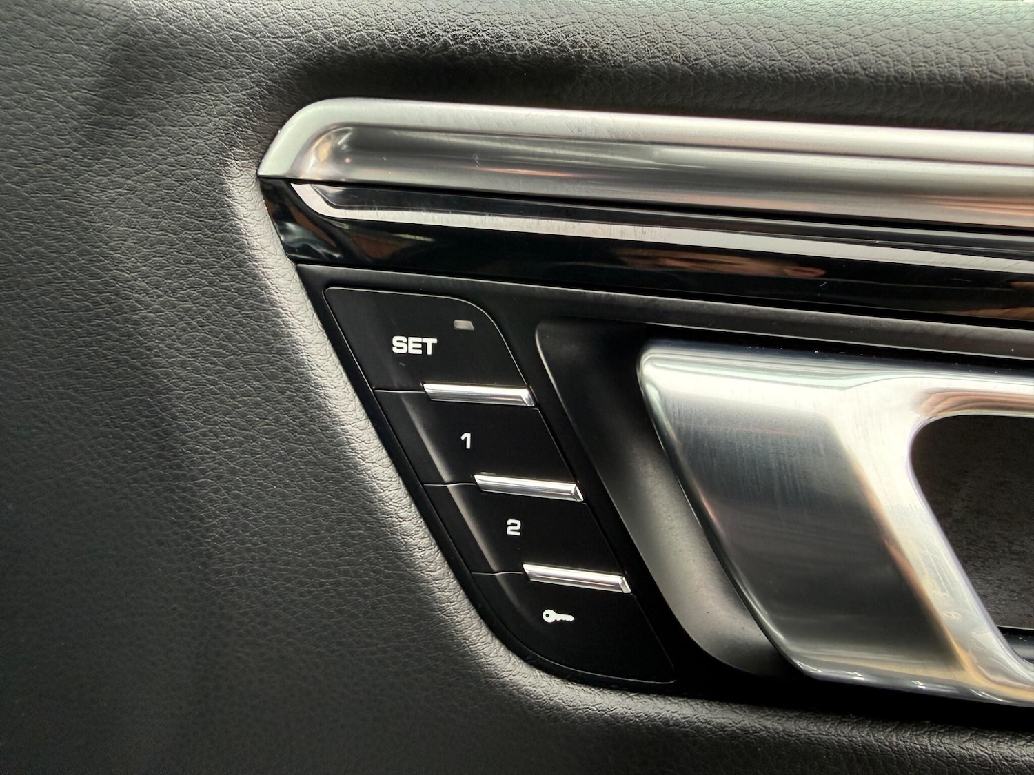 Used Porsche Macan 2017 for sale - 77608018: Photo 24