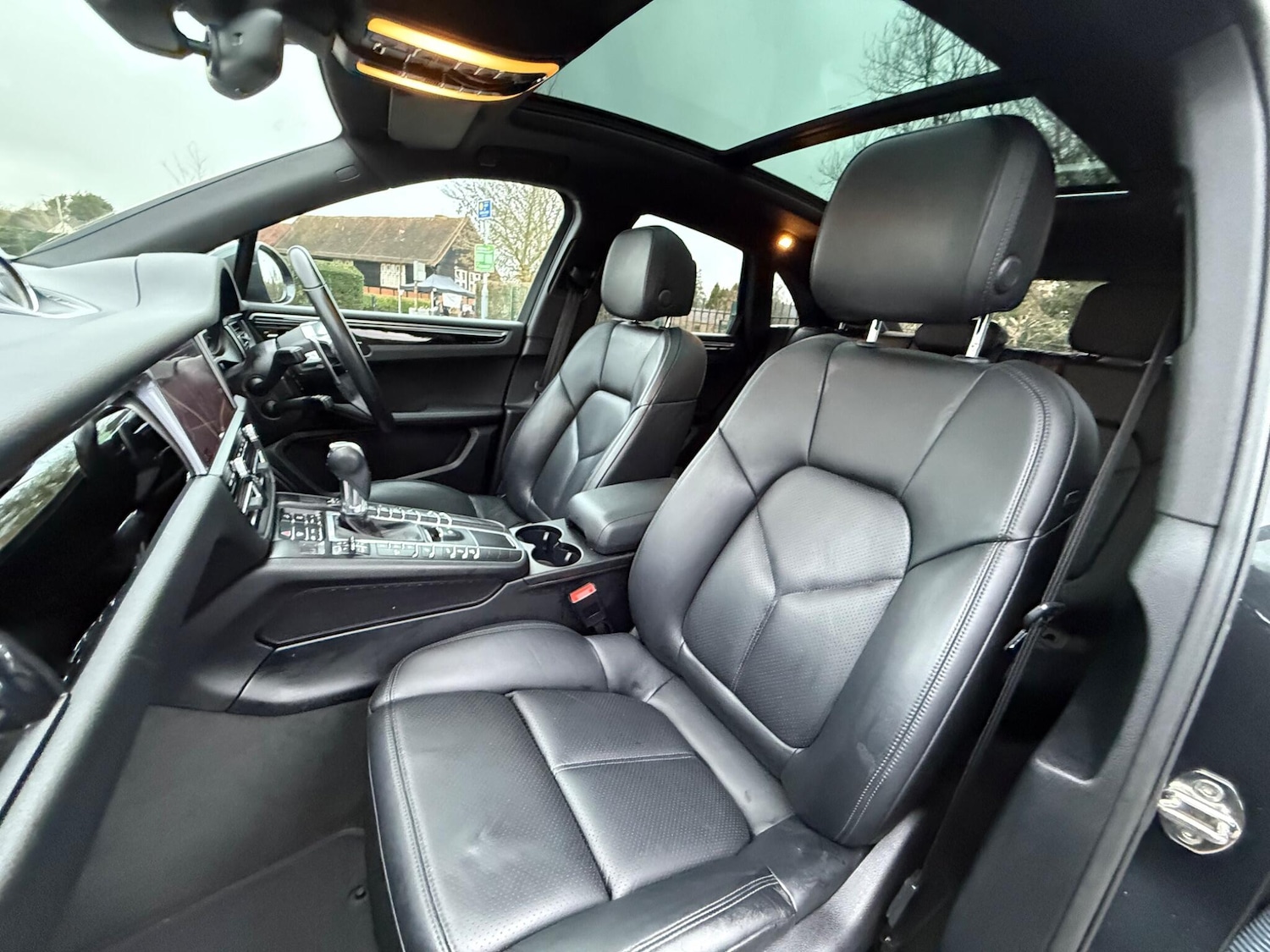 Used Porsche Macan 2020 for sale - 76792430: Photo 10