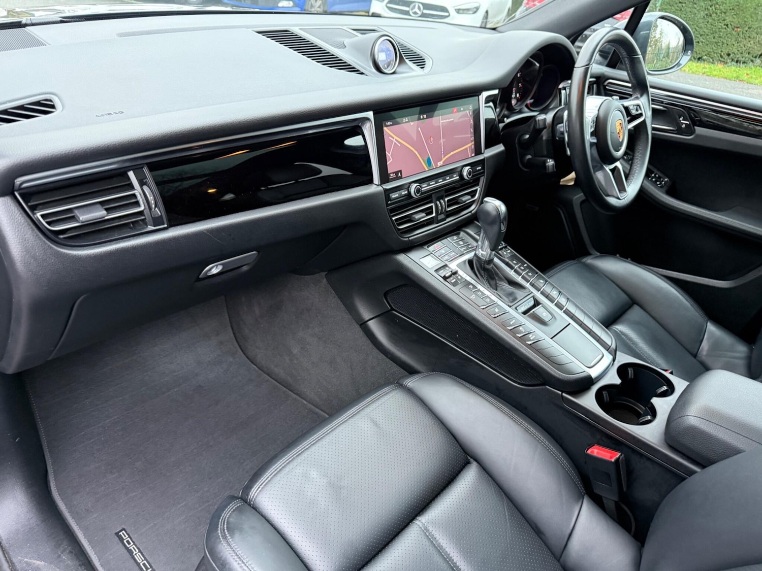 Used Porsche Macan 2020 for sale - 76792430: Photo 11