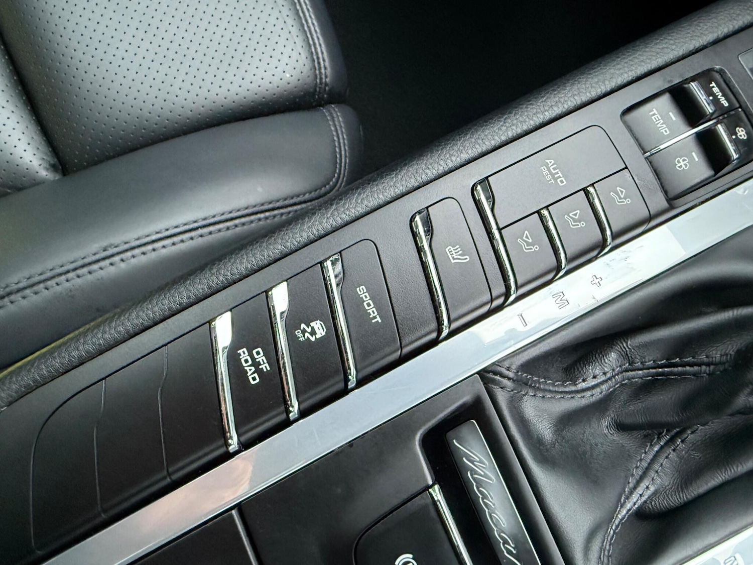 Used Porsche Macan 2020 for sale - 76792430: Photo 26