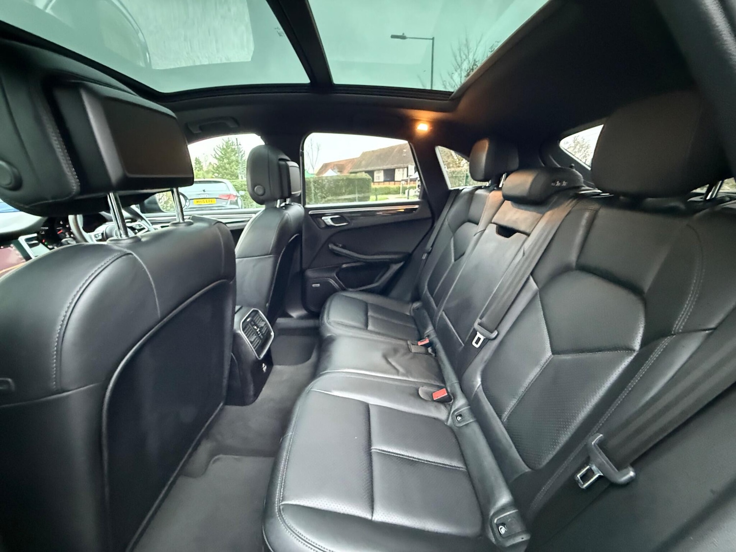 Used Porsche Macan 2020 for sale - 76792430: Photo 27