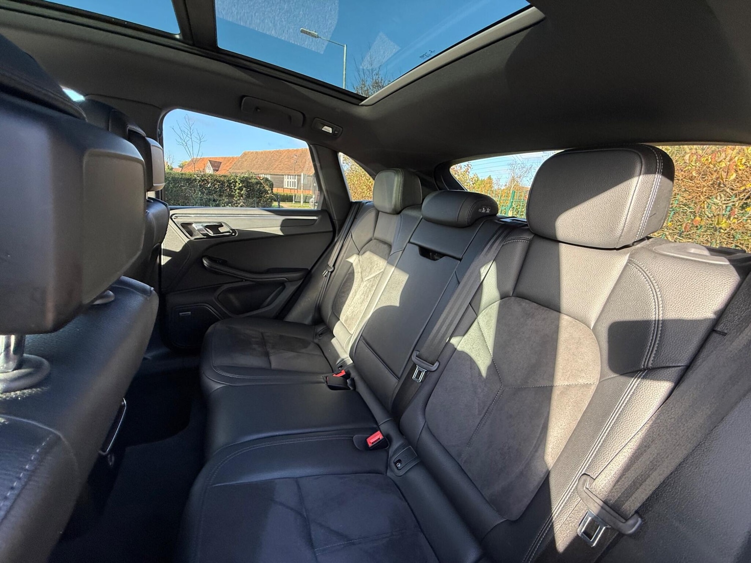 Used Porsche Macan 2018 for sale - 76641660: Photo 30