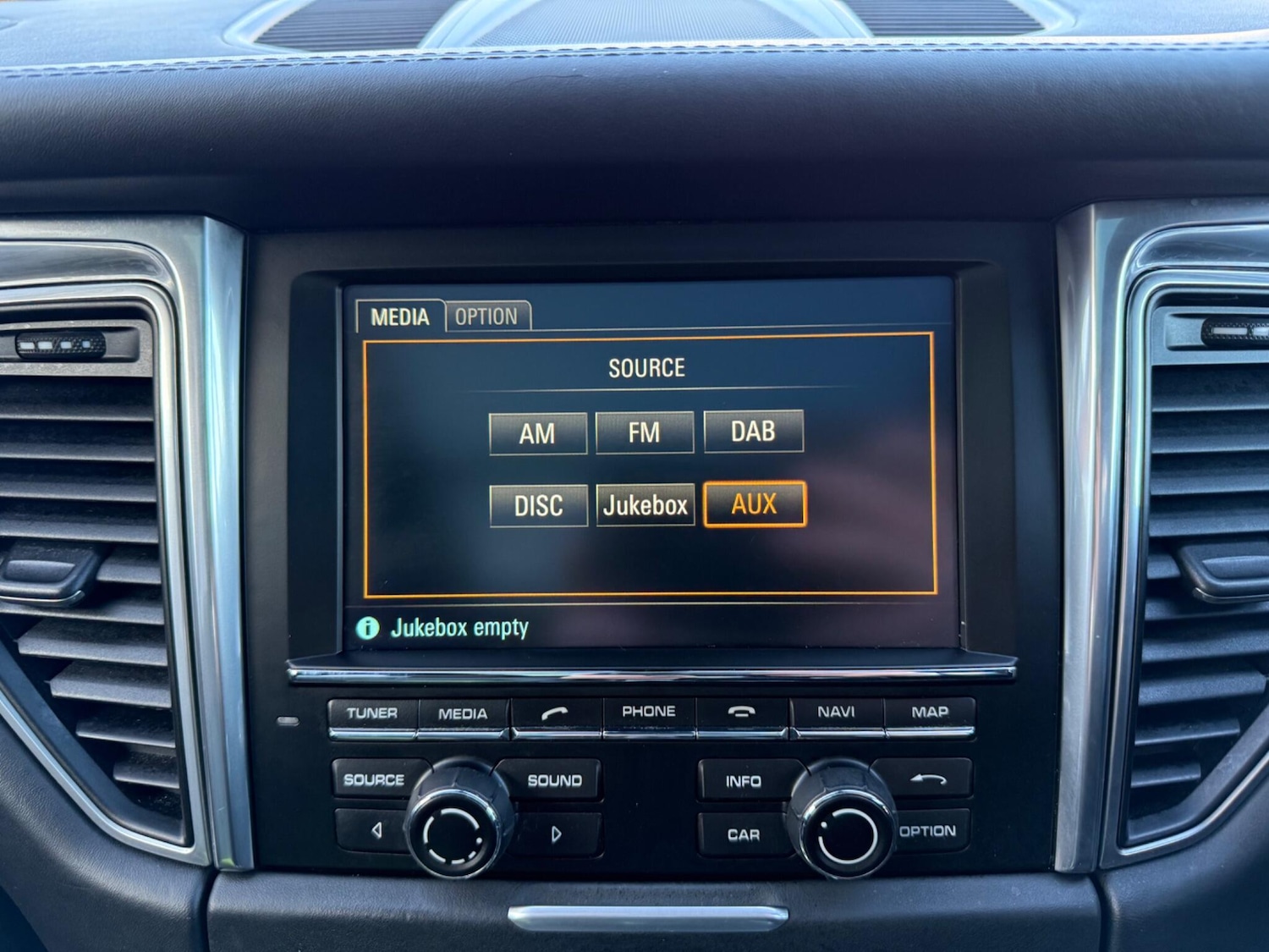 Used Porsche Macan 2015 for sale - 76748526: Photo 25