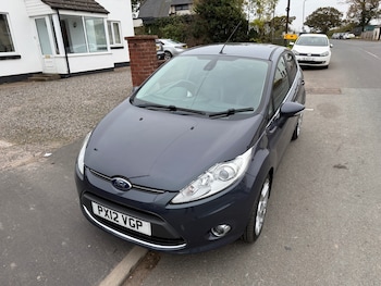 2012 (12) - 1.6 Titanium 5dr