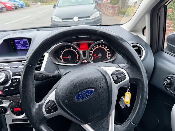 Used Ford Fiesta 2012 for sale - 76305800: Photo 8