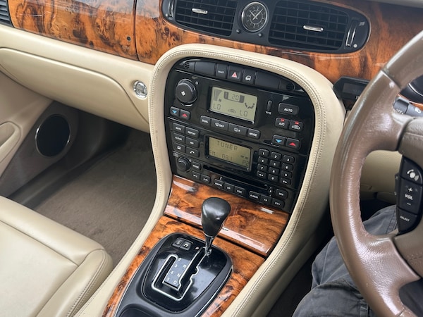 Used Jaguar XJ 2004 for sale - 75272919: Photo 11