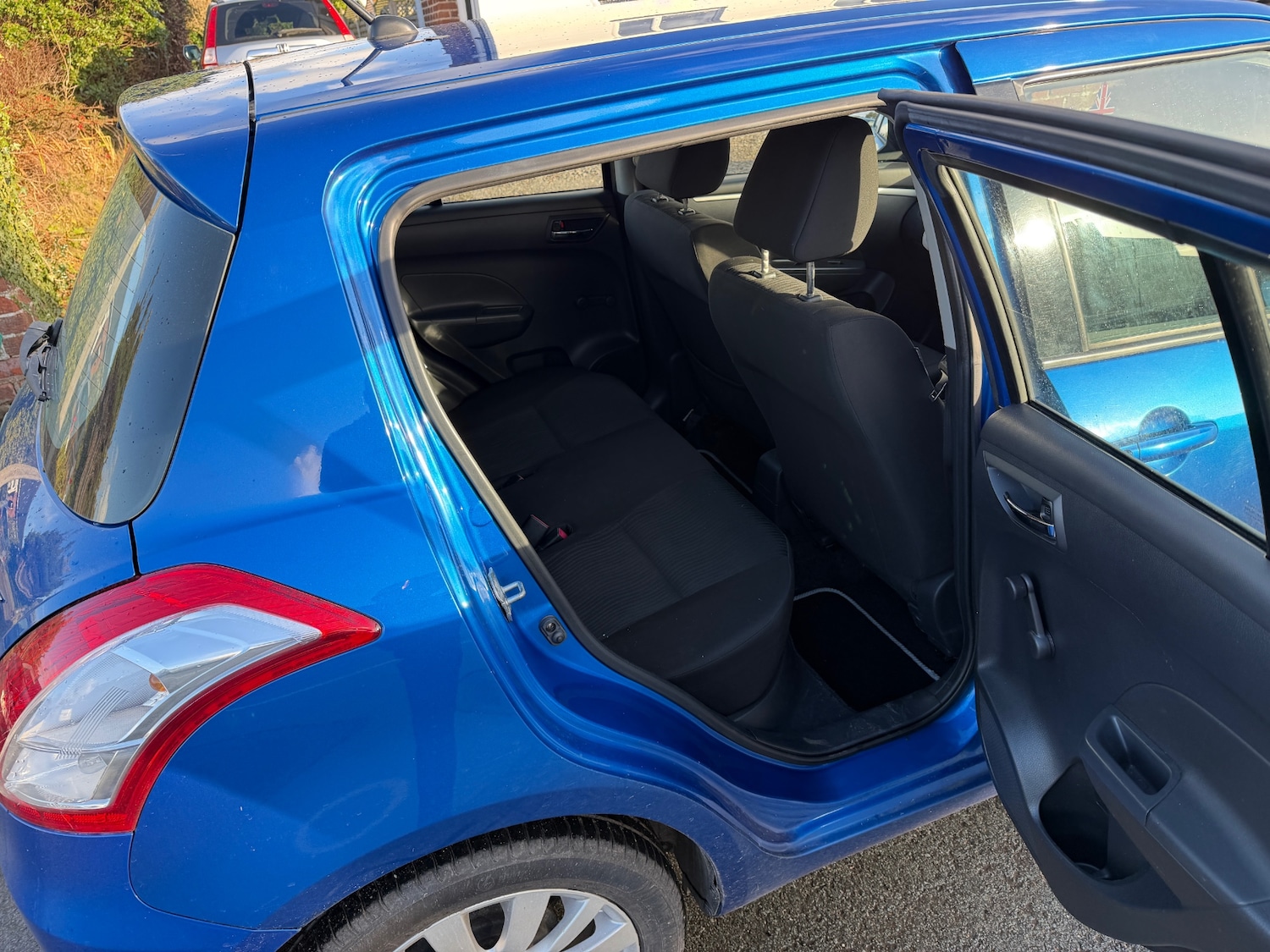 Used Suzuki Swift 2012 for sale - 76407791: Photo 6