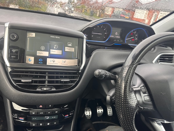 Used Peugeot 208 2012 for sale - 76332049: Photo 12