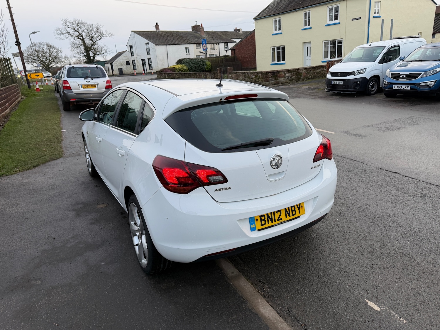 Used Vauxhall Astra 2012 for sale - 77139188: Photo 3