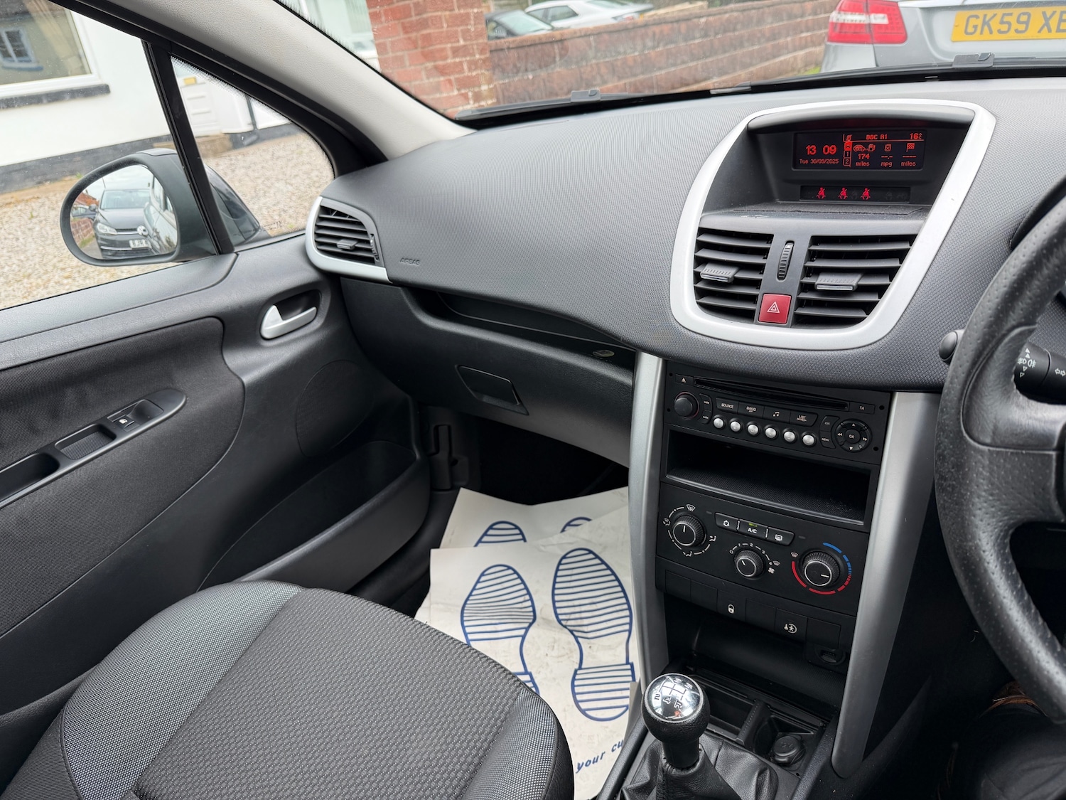 Used Peugeot 207 2012 for sale - 76120479: Photo 9