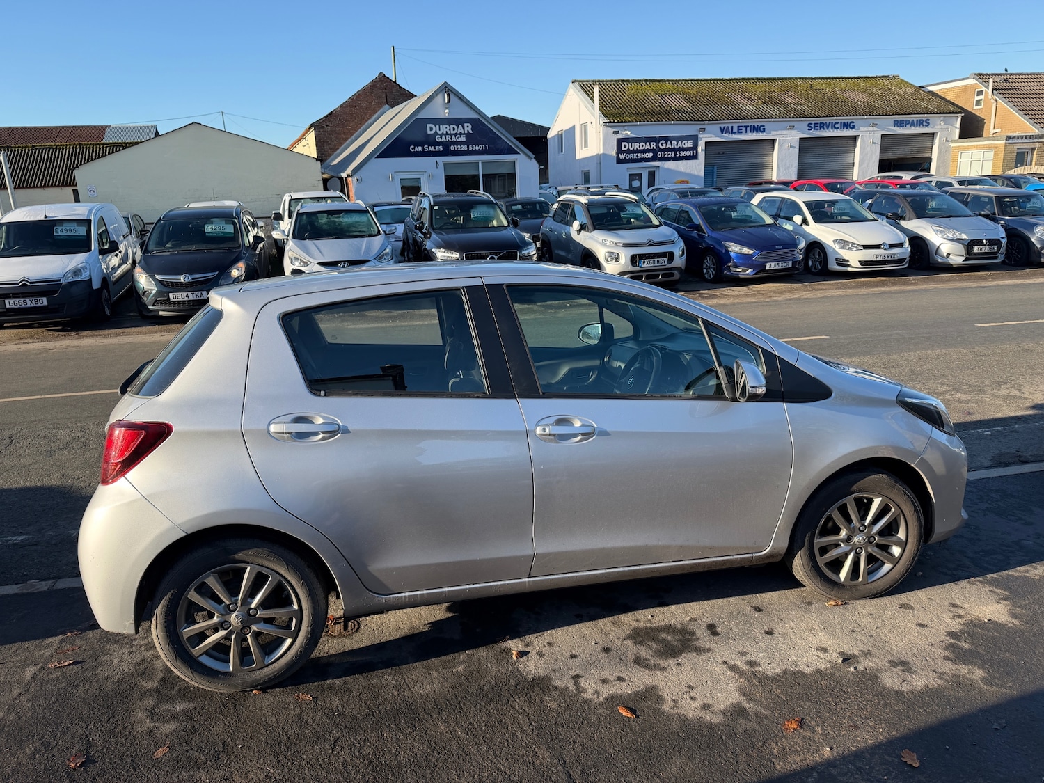 Used Toyota Yaris 2015 for sale - 76699745: Photo 2