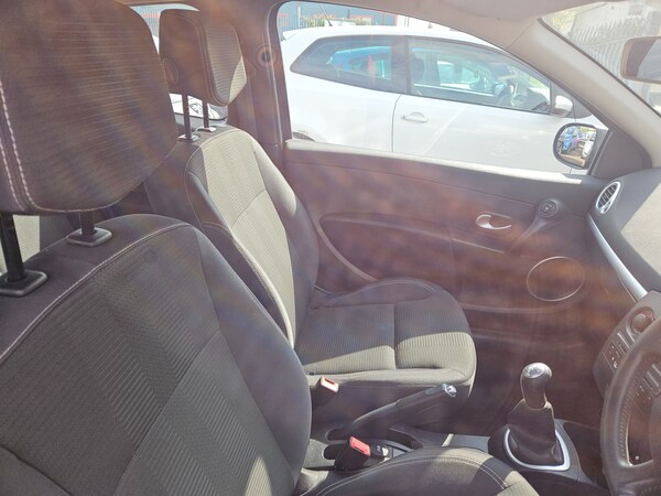 Used Renault Clio 2010 for sale - 74467660: Photo 6