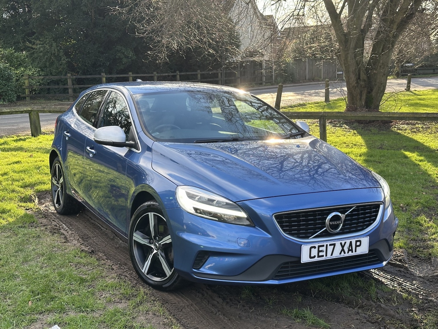 Used Volvo V40 2017 for sale - 77572714: Photo 1