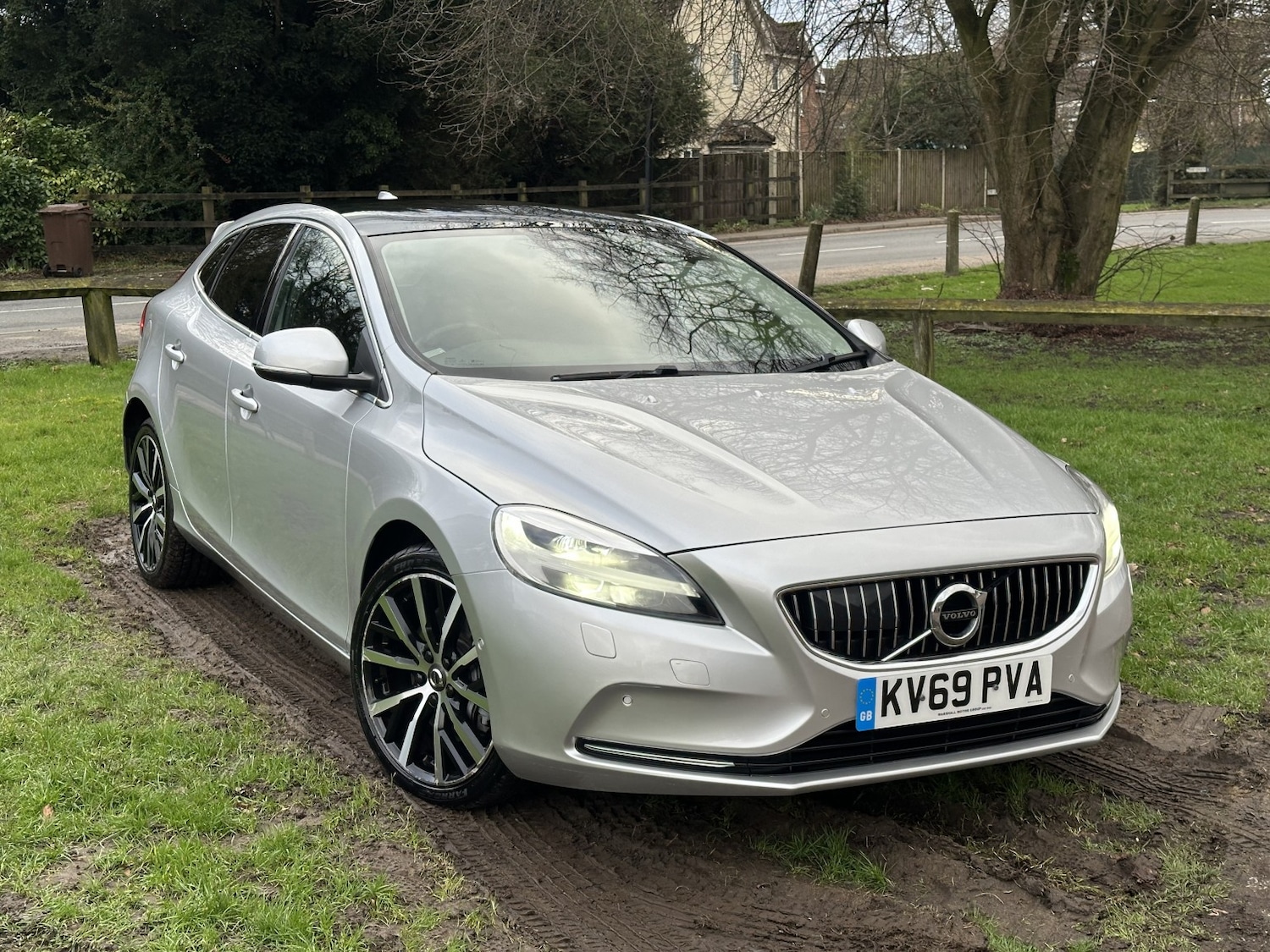 Used Volvo V40 2019 for sale - 77548229: Photo 1