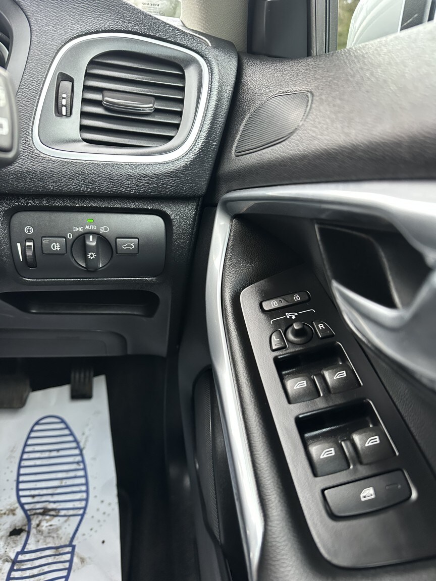 Used Volvo V40 2019 for sale - 77548229: Photo 14