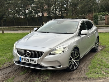 Used Volvo V40 2019 for sale - 77548229: Photo
