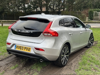 Used Volvo V40 2019 for sale - 77548229: Photo