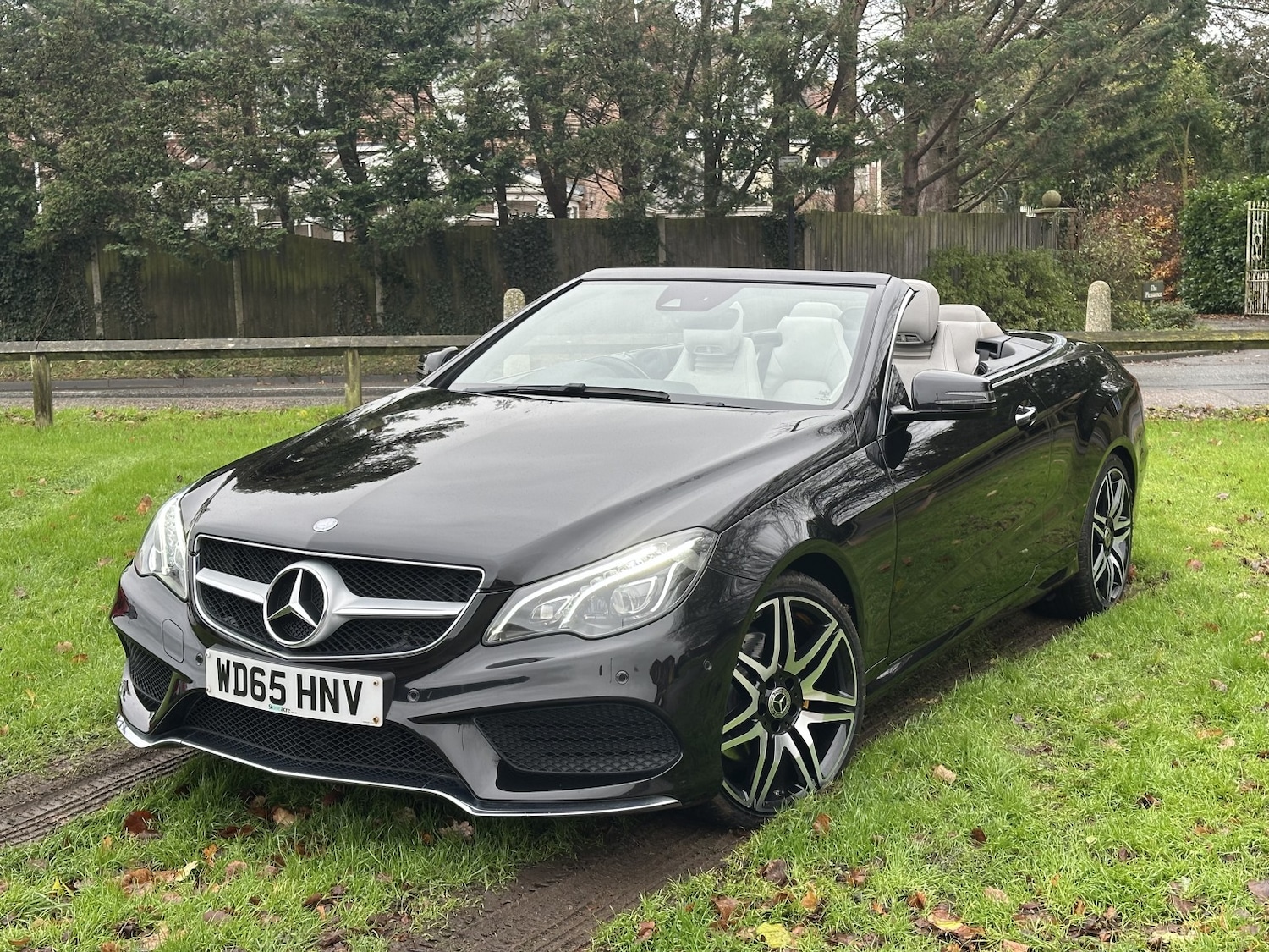 Used Mercedes-Benz E Class 2015 for sale - 76751807: Photo 2