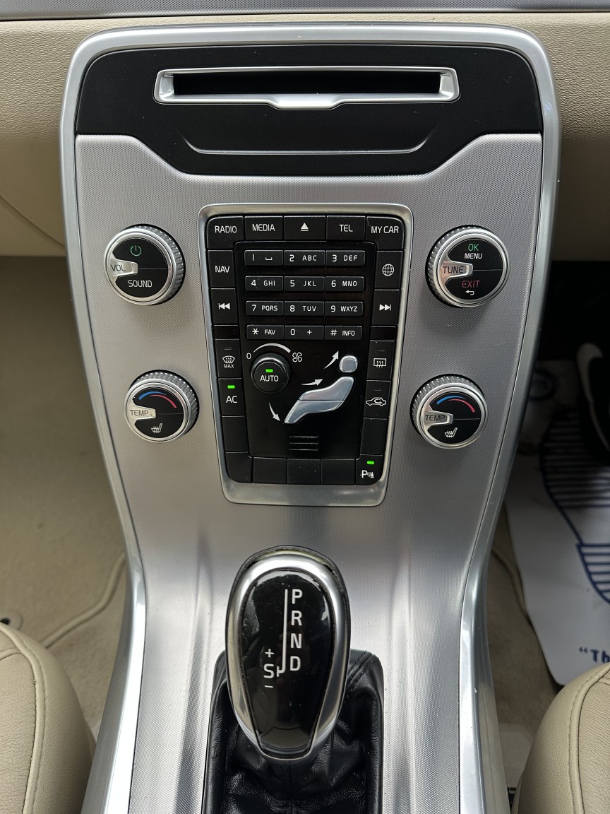 Used Volvo V70 2014 for sale - 76666061: Photo 11