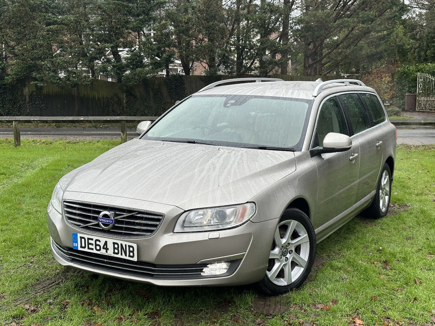Used Volvo V70 2014 for sale - 76666061: Photo 2
