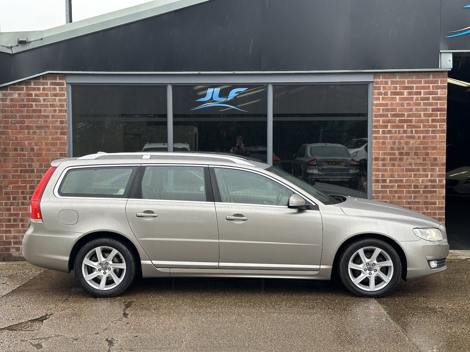 Used Volvo V70 2014 for sale - 76666061: Photo 8