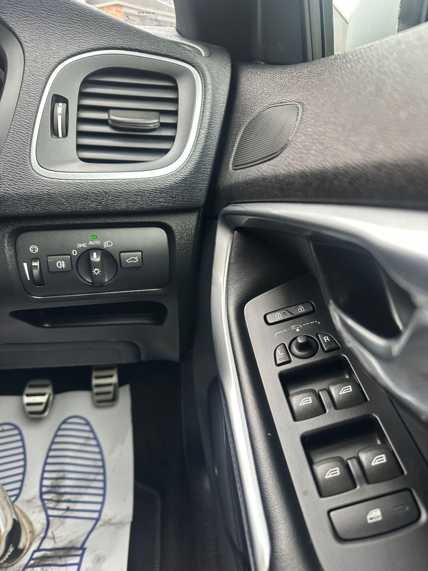 Used Volvo V40 2016 for sale - 76369377: Photo 16
