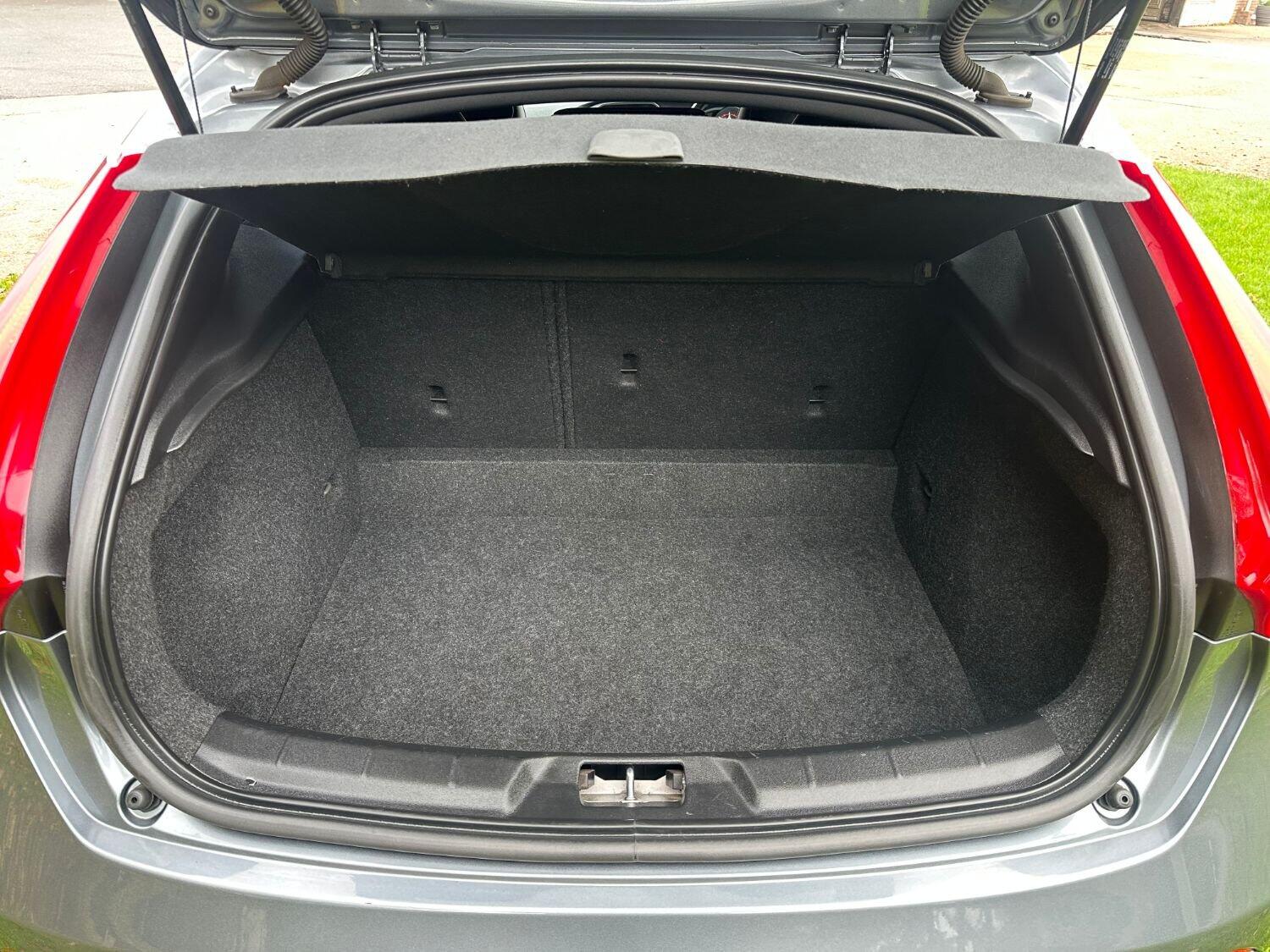 Used Volvo V40 2016 for sale - 76369377: Photo 18