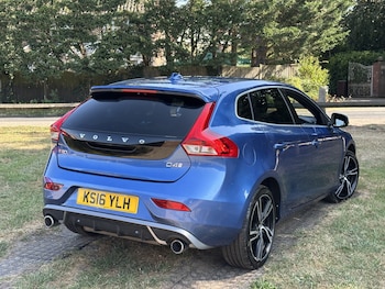Used Volvo V40 2016 for sale - 79222925: Photo