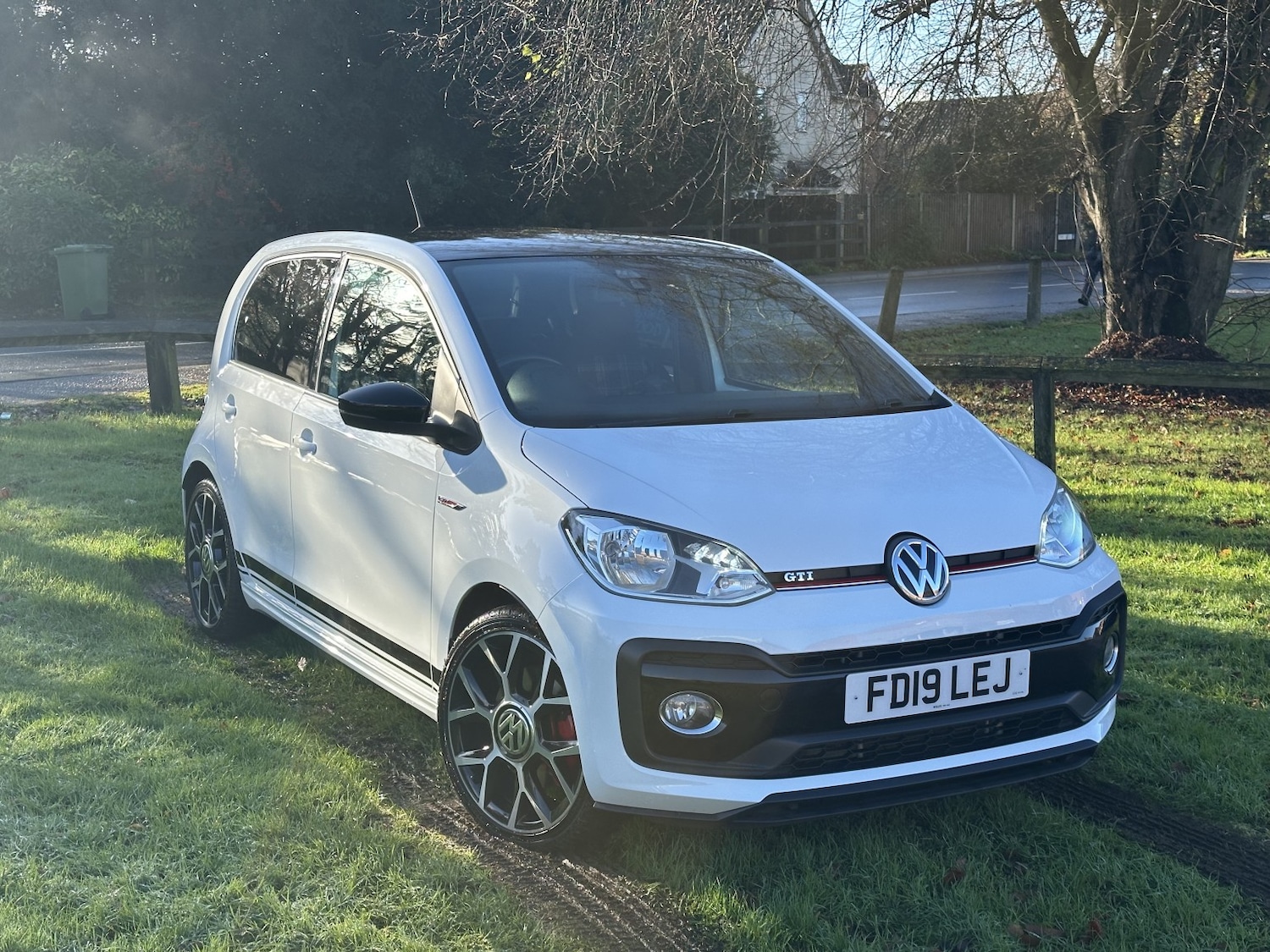 Used Volkswagen up! 2019 for sale - 76712664: Photo 1
