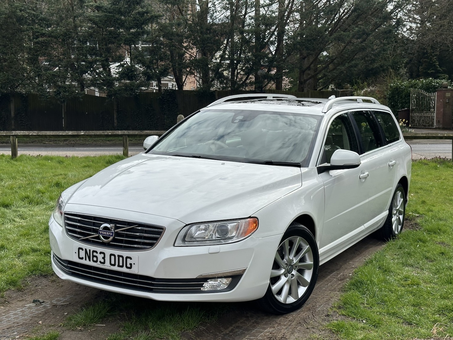 Used Volvo V70 2013 for sale - 78098302: Photo 2