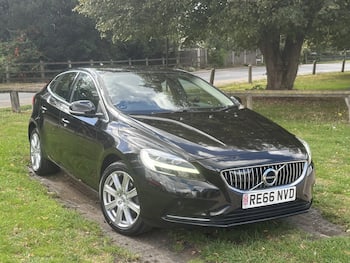 Used Volvo V40 2016 for sale - 79792729: Photo