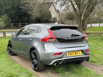 Used Volvo V40 2017 for sale - 79260909: Photo
