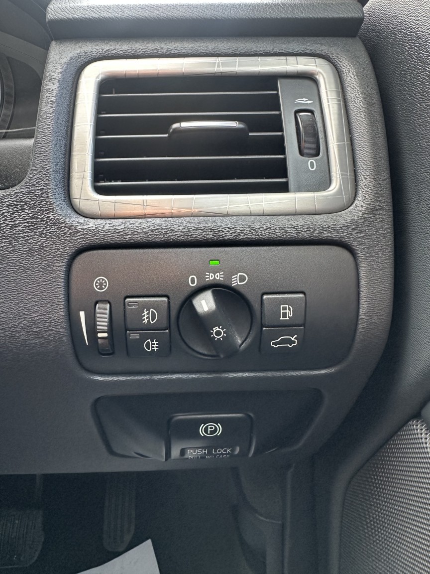 Used Volvo XC70 2012 for sale - 77438238: Photo 14