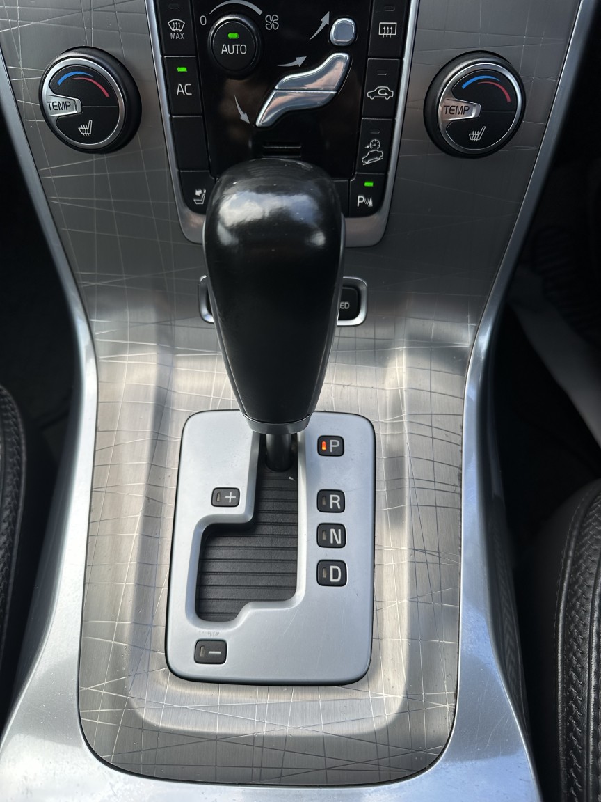 Used Volvo XC70 2012 for sale - 77438238: Photo 8