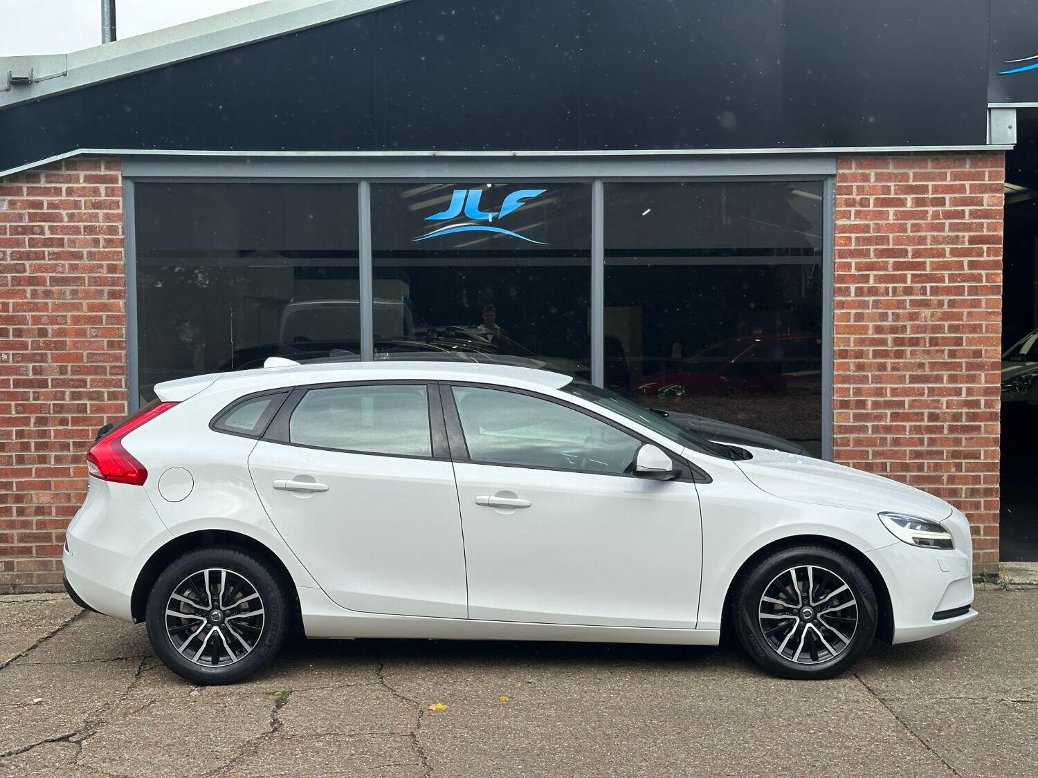 Used Volvo V40 2017 for sale - 76369365: Photo 8