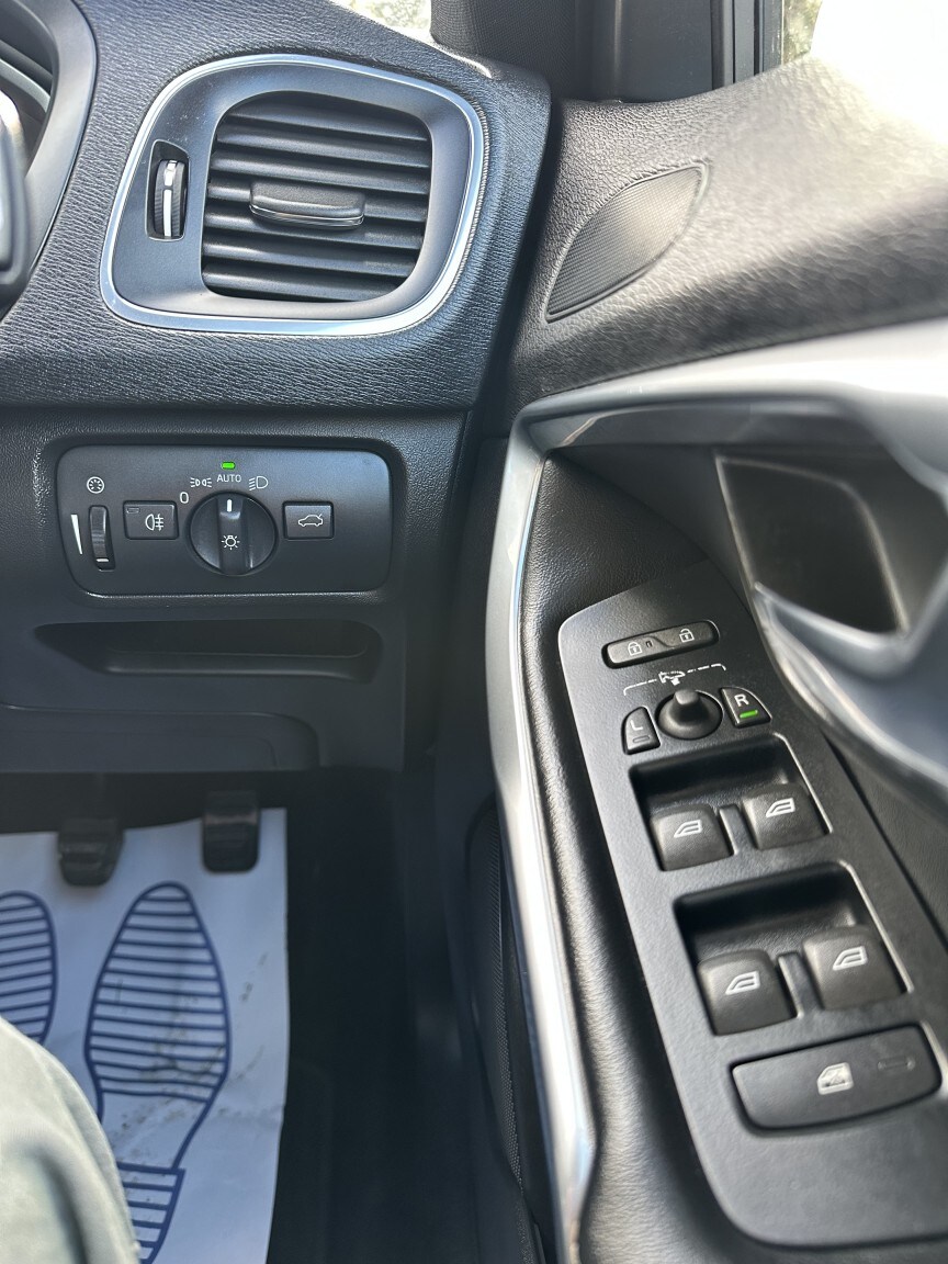 Used Volvo V40 2016 for sale - 77558534: Photo 14