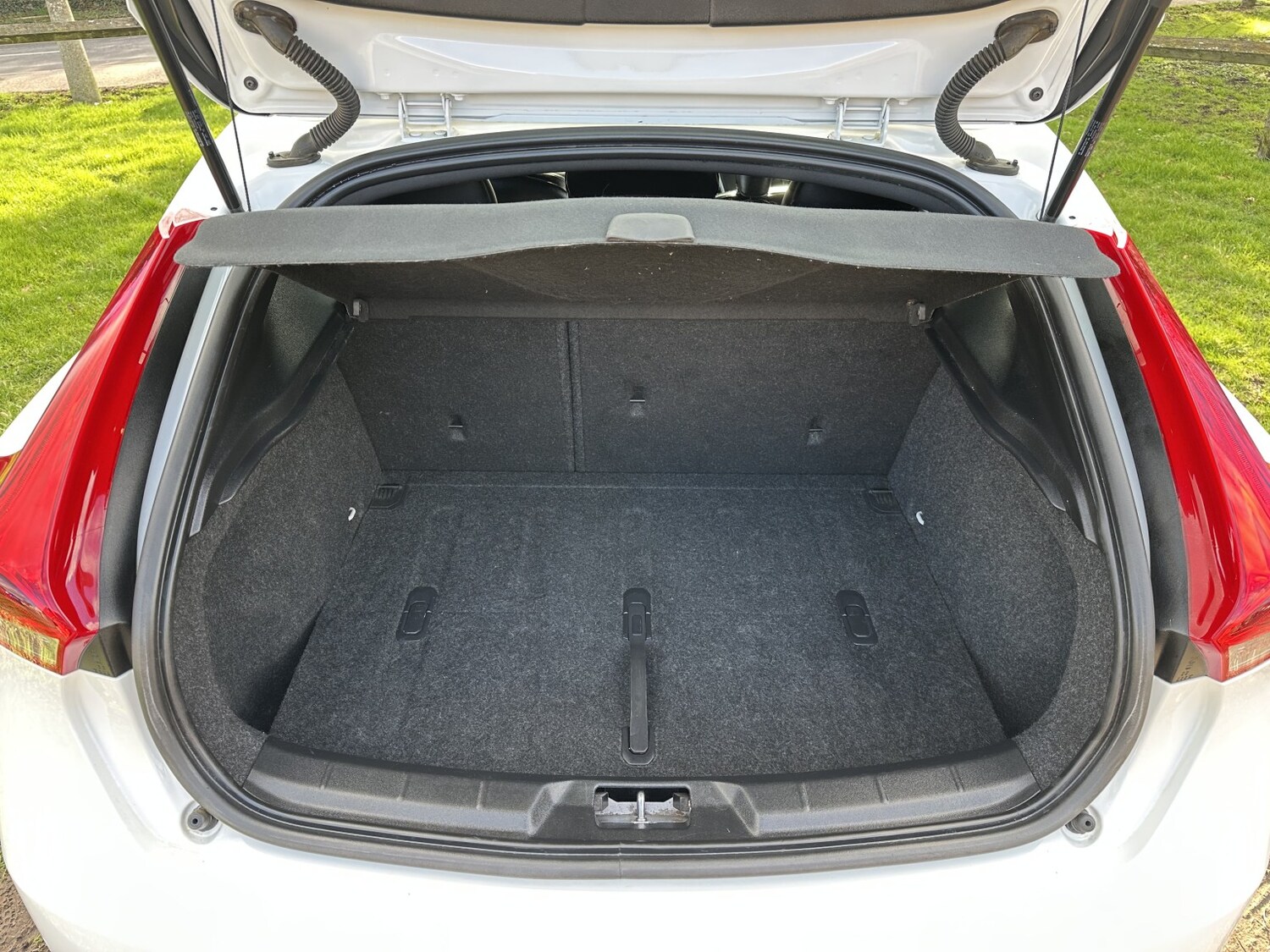 Used Volvo V40 2016 for sale - 77558534: Photo 16