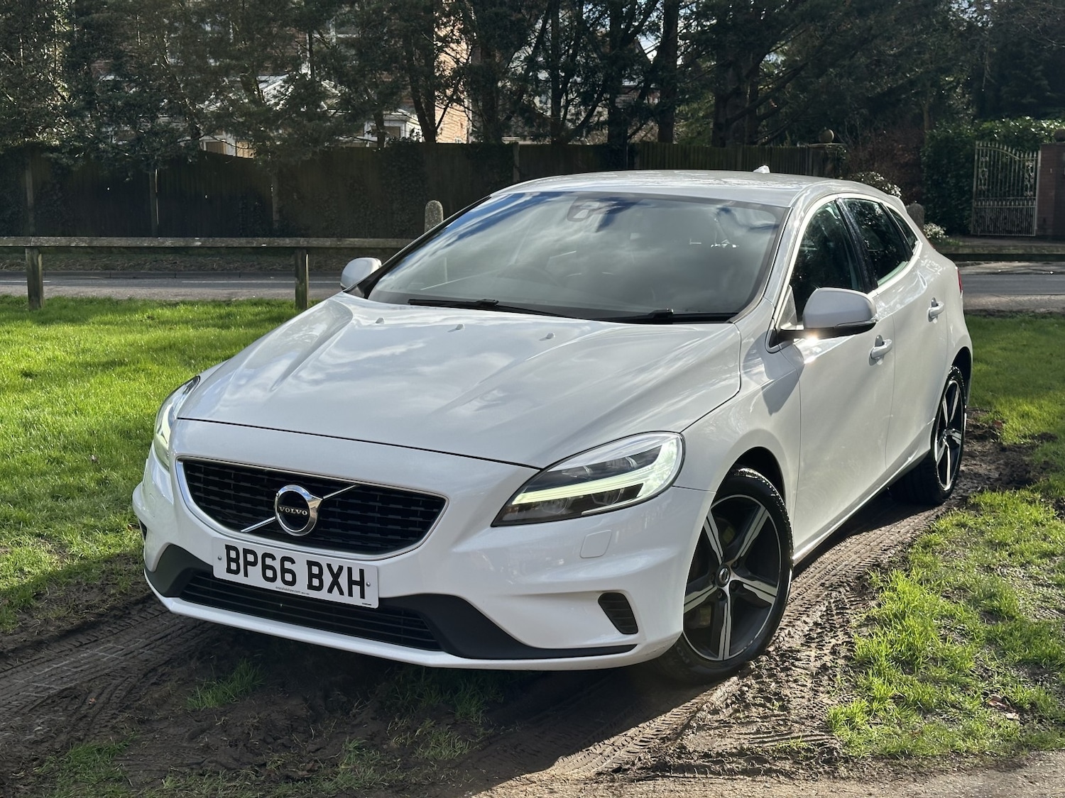 Used Volvo V40 2016 for sale - 77558534: Photo 2