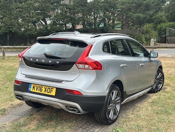 Used Volvo V40 2016 for sale - 79255025: Photo