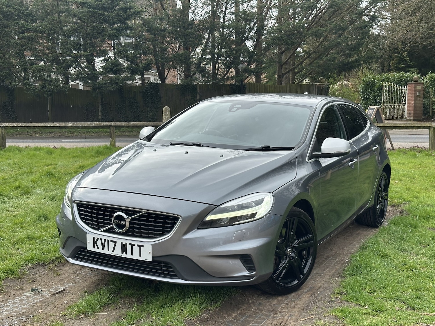 Used Volvo V40 2017 for sale - 78131574: Photo 2