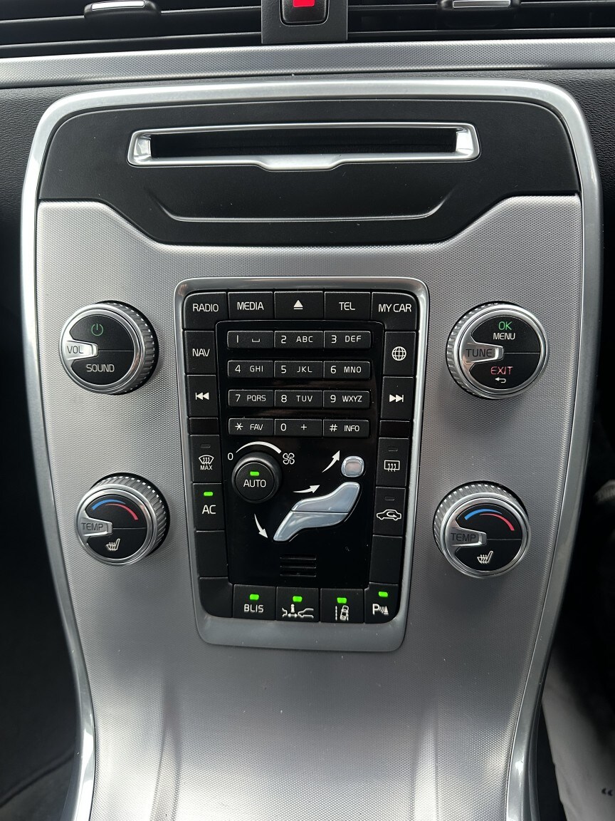 Used Volvo V70 2015 for sale - 77622544: Photo 13