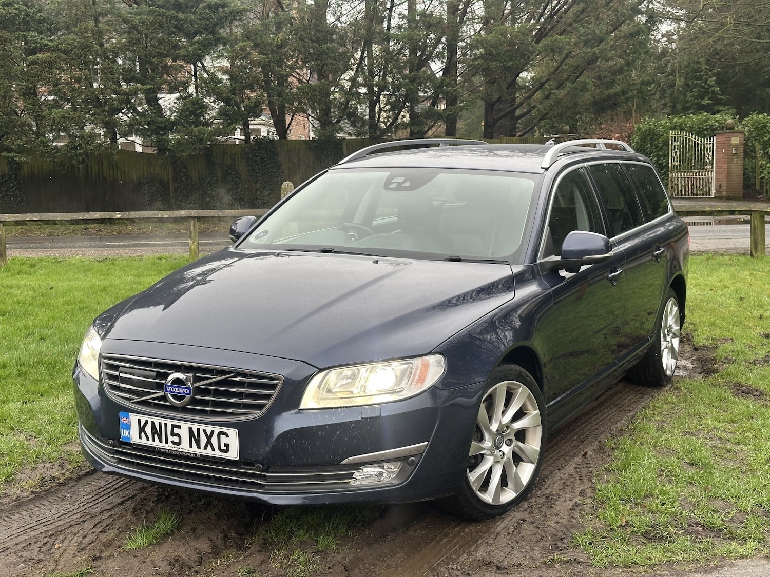 Used Volvo V70 2015 for sale - 77622544: Photo 2