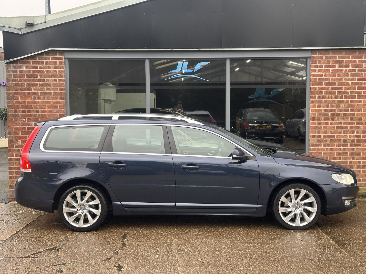 Used Volvo V70 2015 for sale - 77622544: Photo 20