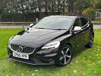 Used Volvo V40 2017 for sale - 76334709: Photo