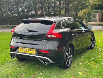 Used Volvo V40 2017 for sale - 76334709: Photo