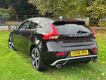 Used Volvo V40 2017 for sale - 76334709: Photo