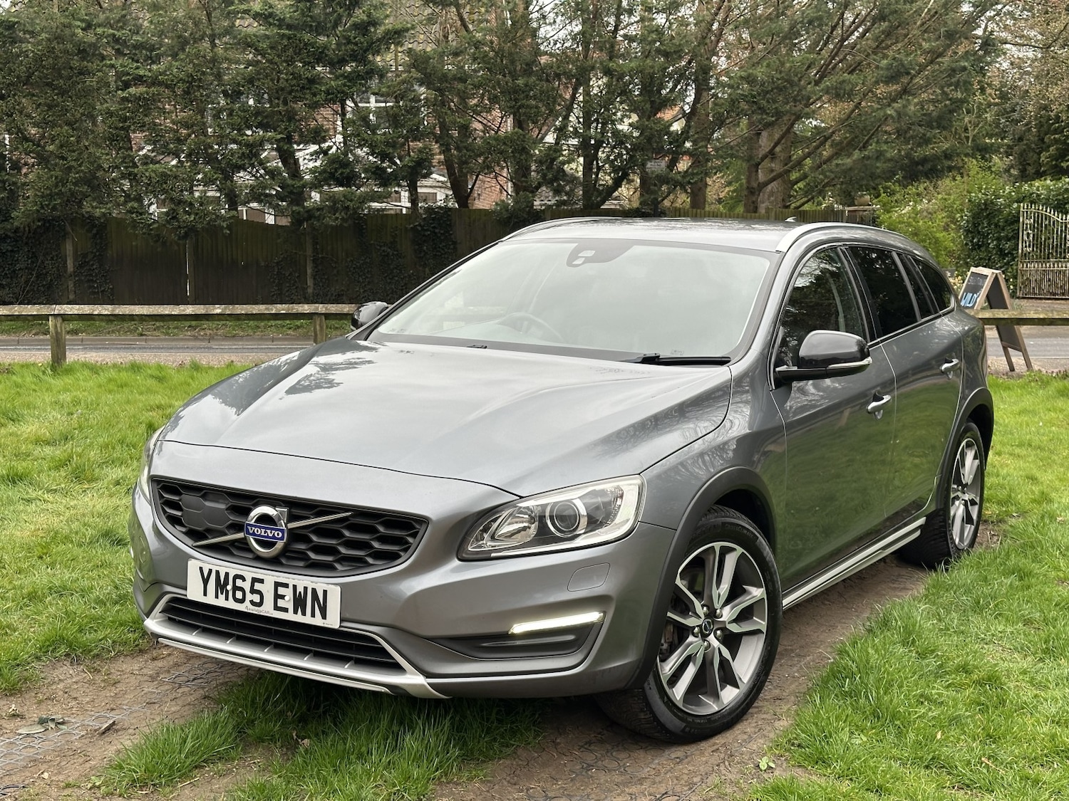 Used Volvo V60 2016 for sale - 78218023: Photo 2